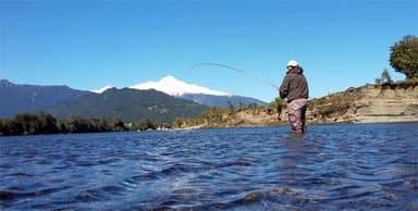 Pesca con mosca en el Río Puelo